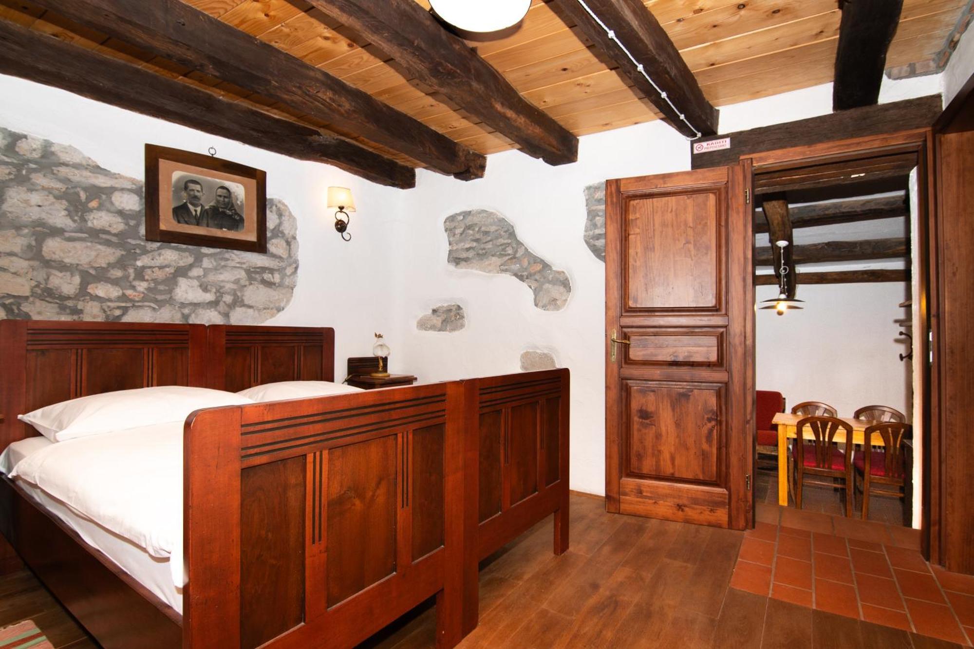 Apartments Valentinus 1800 Sežana Zewnętrze zdjęcie