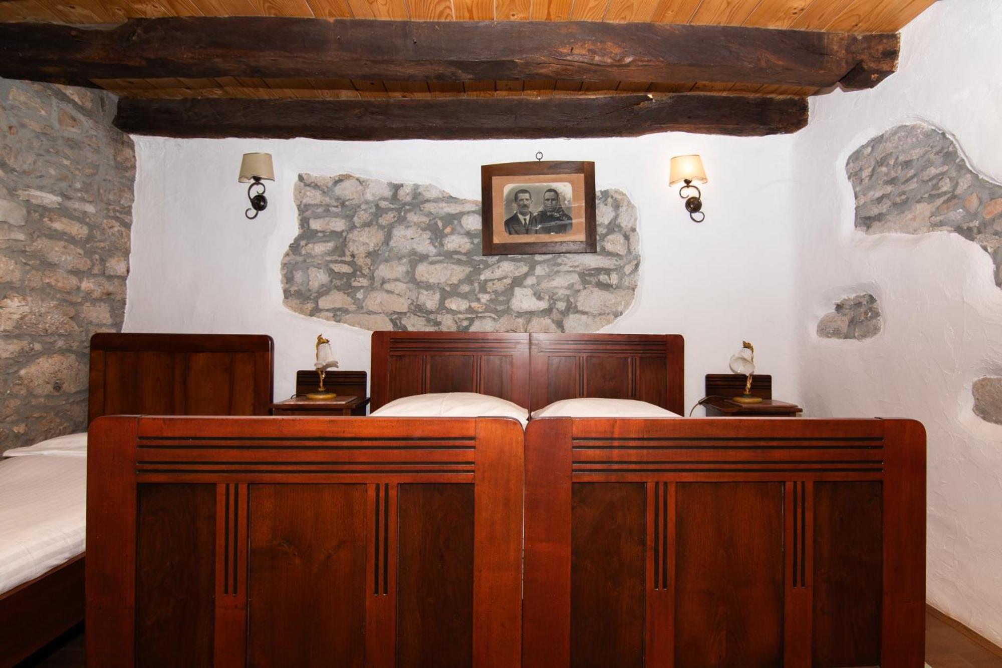 Apartments Valentinus 1800 Sežana Zewnętrze zdjęcie