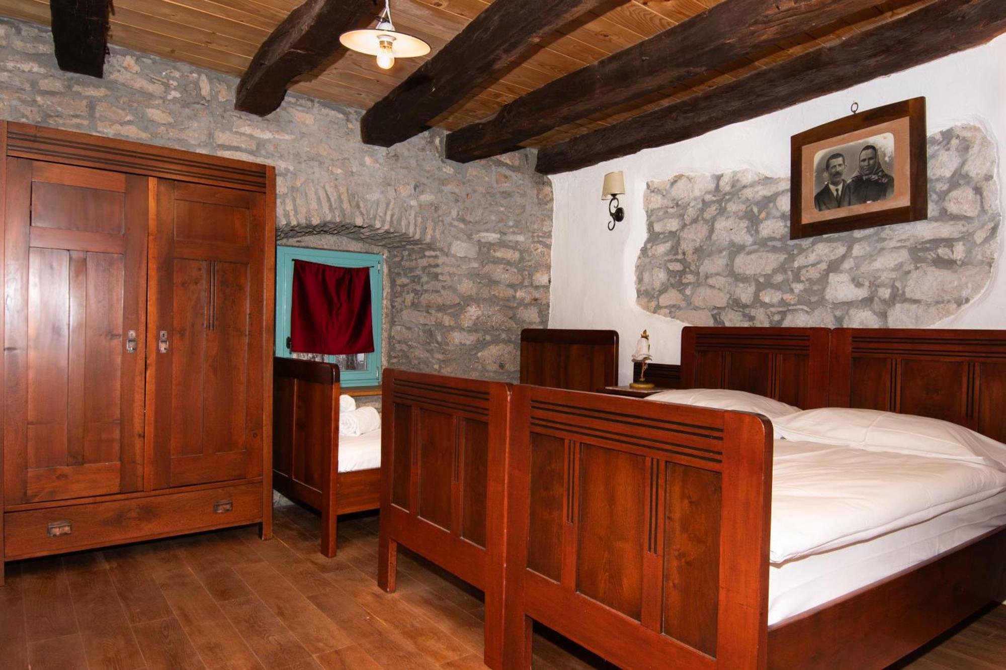 Apartments Valentinus 1800 Sežana Zewnętrze zdjęcie