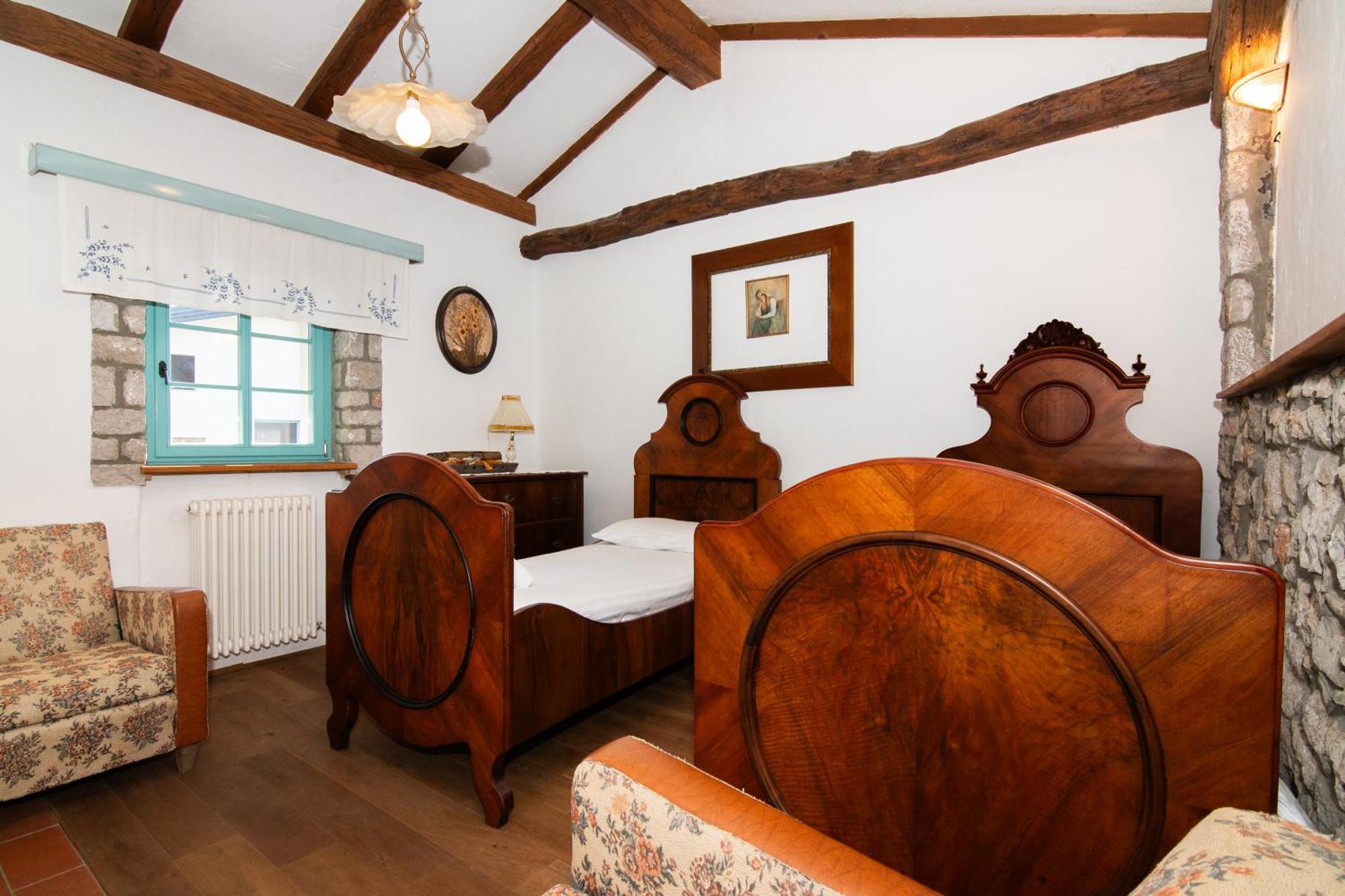 Apartments Valentinus 1800 Sežana Zewnętrze zdjęcie