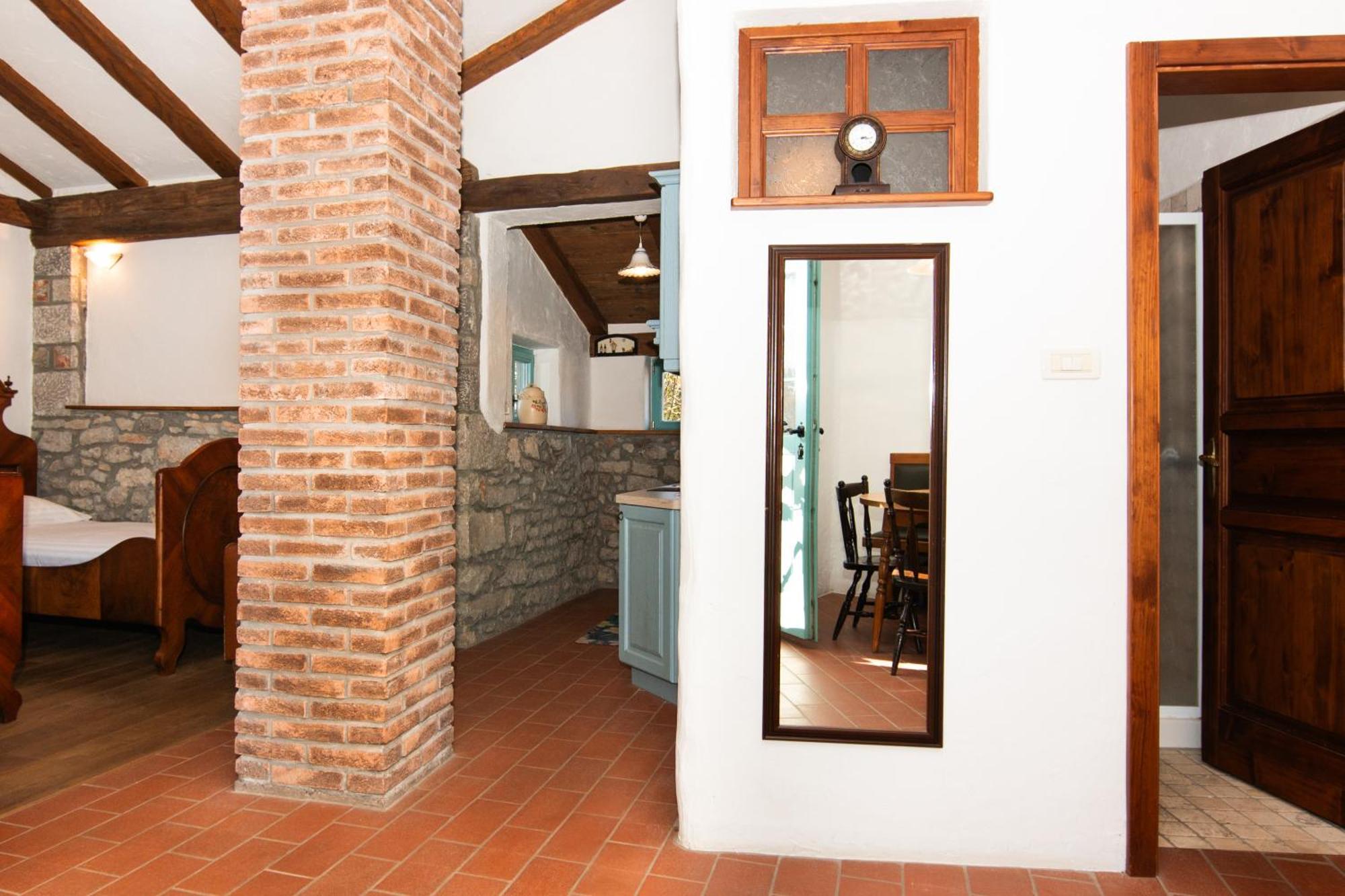 Apartments Valentinus 1800 Sežana Zewnętrze zdjęcie