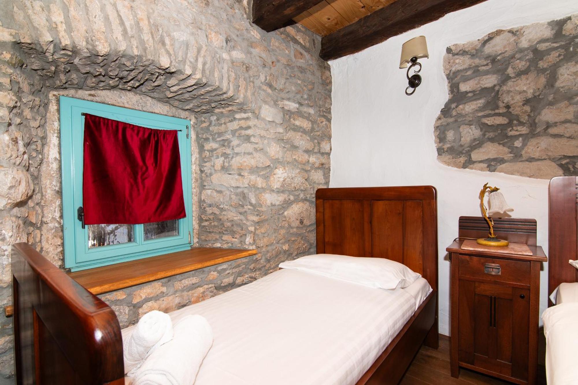 Apartments Valentinus 1800 Sežana Zewnętrze zdjęcie