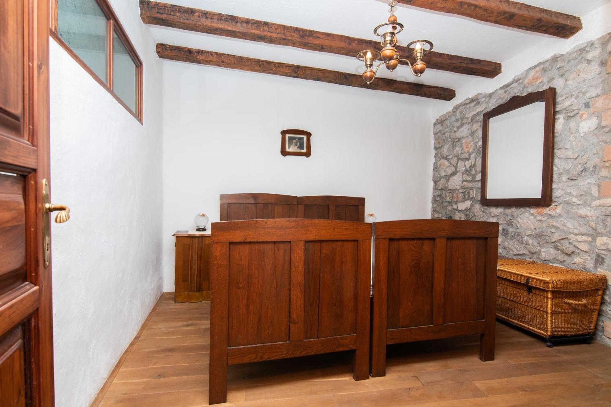Apartments Valentinus 1800 Sežana Zewnętrze zdjęcie