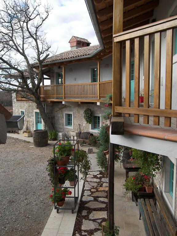 Apartments Valentinus 1800 Sežana Zewnętrze zdjęcie