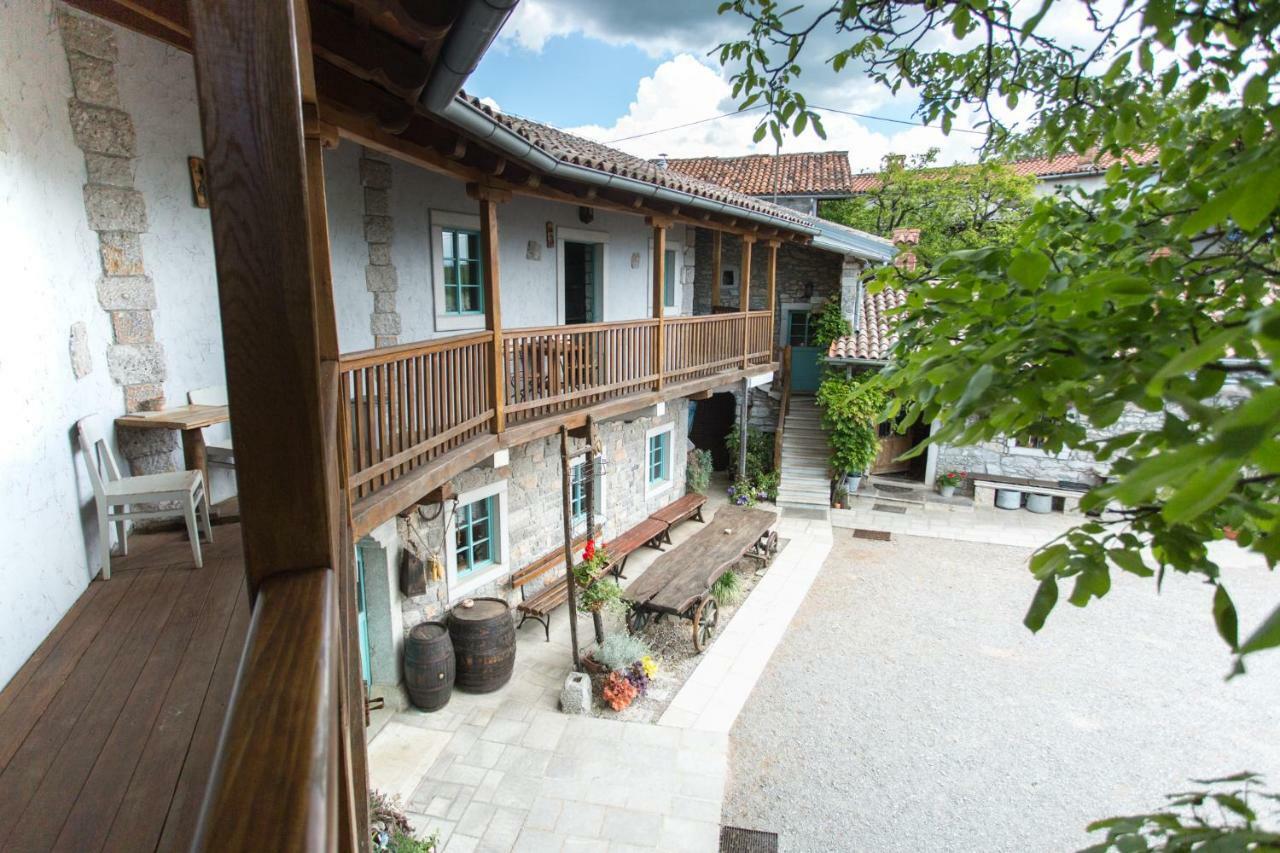Apartments Valentinus 1800 Sežana Zewnętrze zdjęcie